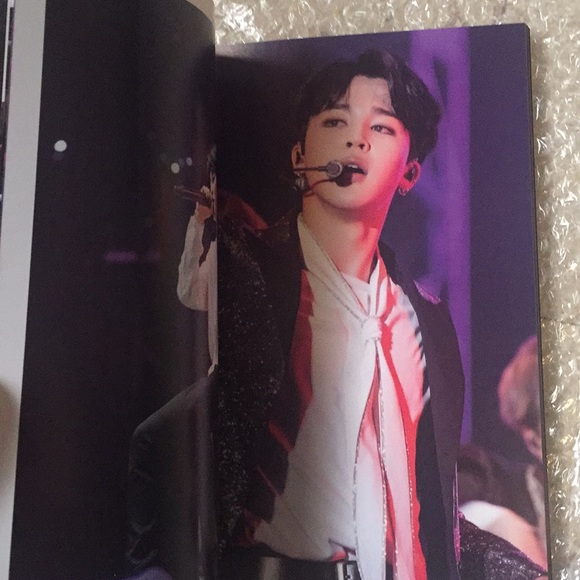 2016 BTS LIVE ON STAGE EPILOGUE WITH PHOTOCARD - Picture 12 of 16